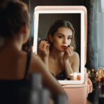 ⁦حقيبة مكياج للسفر مع مرآة مضيئة باللون وردي -قرين لائن⁩ - الصورة ⁦2⁩